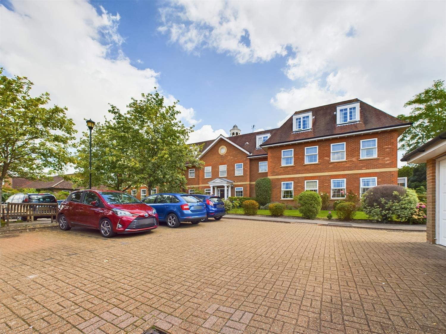 Flat for sale in STANFORD ORCHARD, WARNHAM, RH13 3RF RH12 3RF