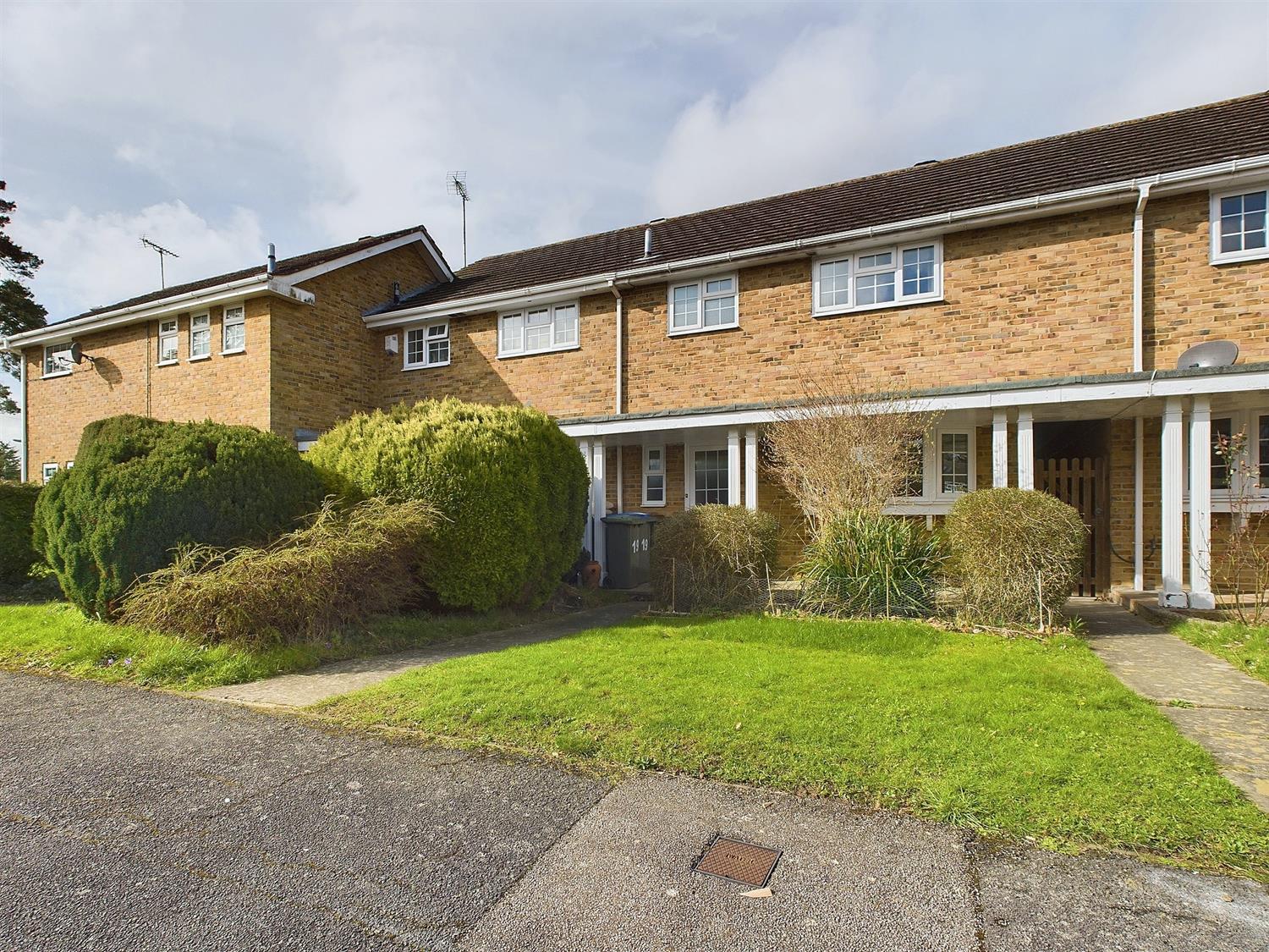 Terraced House for sale in WITHIN EASY REACH OF THE TOWN CENTRE