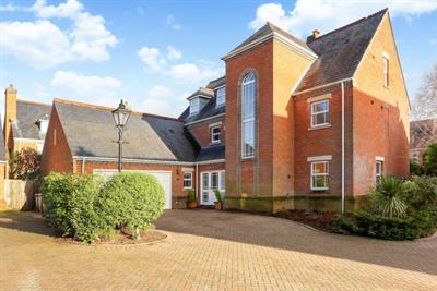 Ridgeway, St Ann's Park, Virginia Water, GU25 4TE