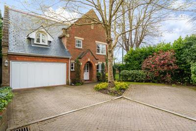 Upper Walk, Virginia Water, Surrey GU25 4SN