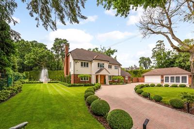 Oakwood Road, Wentworth Estate, Virginia Water GU25 4RZ