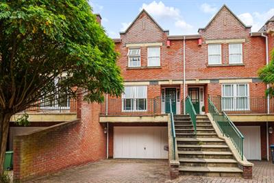 Pinel Close, Virginia Water, GU25 4SP