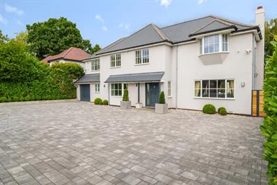 Knowle Grove, Virginia Water, GU25 4JD
