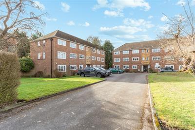 Station Parade, Virginia Water