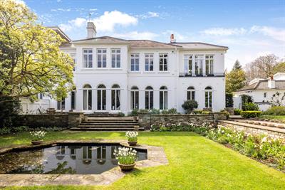 Queens Hill, Ascot