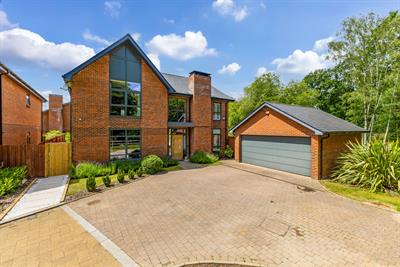 Vickers Close, Upper Longcross