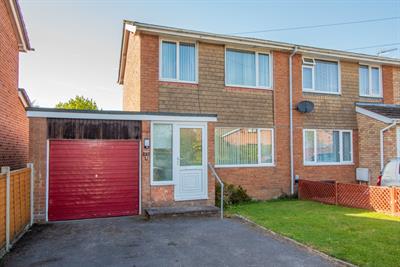 Wells Avenue, Feniton