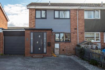 Ely Close, Feniton