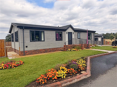 40 The Paddocks - 48' x 22 (1056 sq ft)  Spacious garden, patio, driveway and detached garage