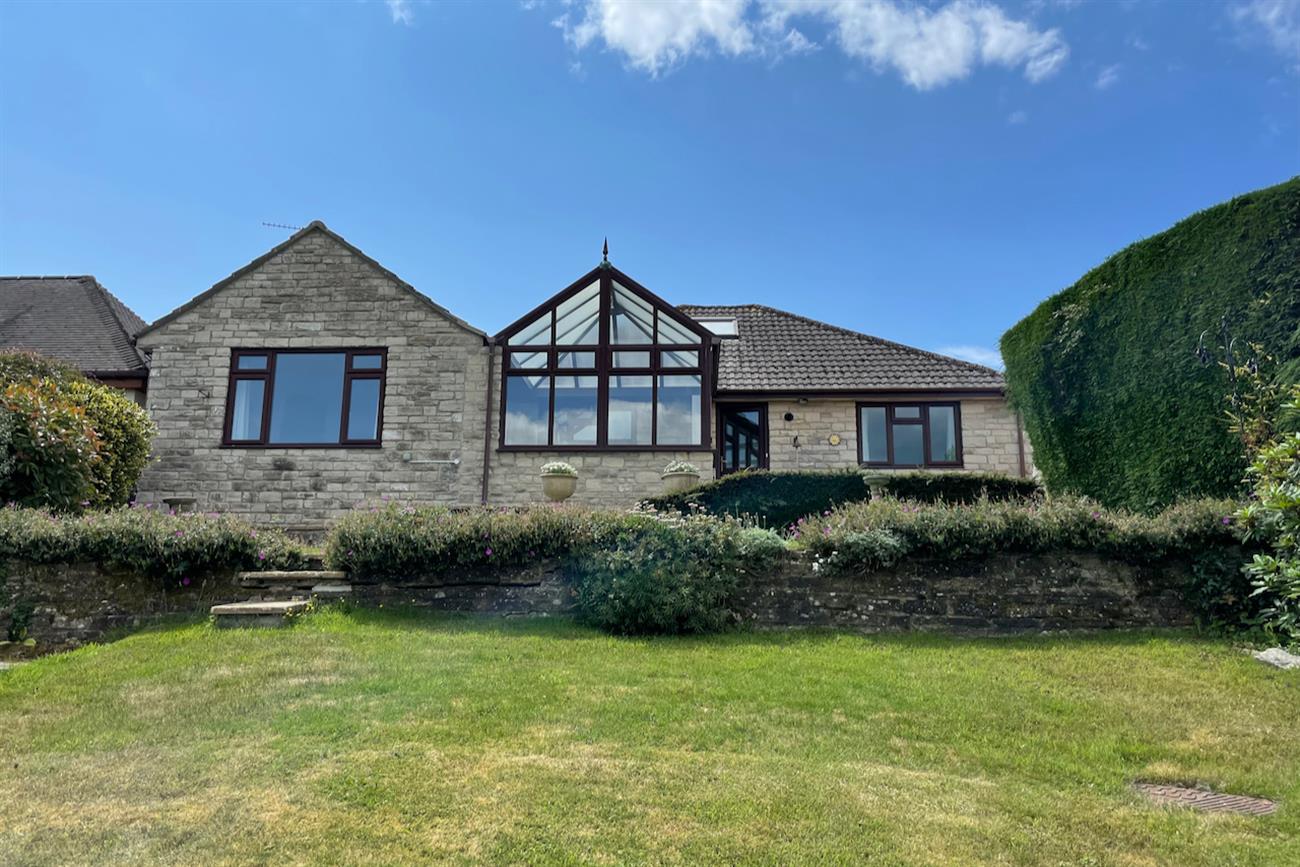 Detached Bungalow to let in NORTH INSTOW, HARMANS CROSS BH19 3DT