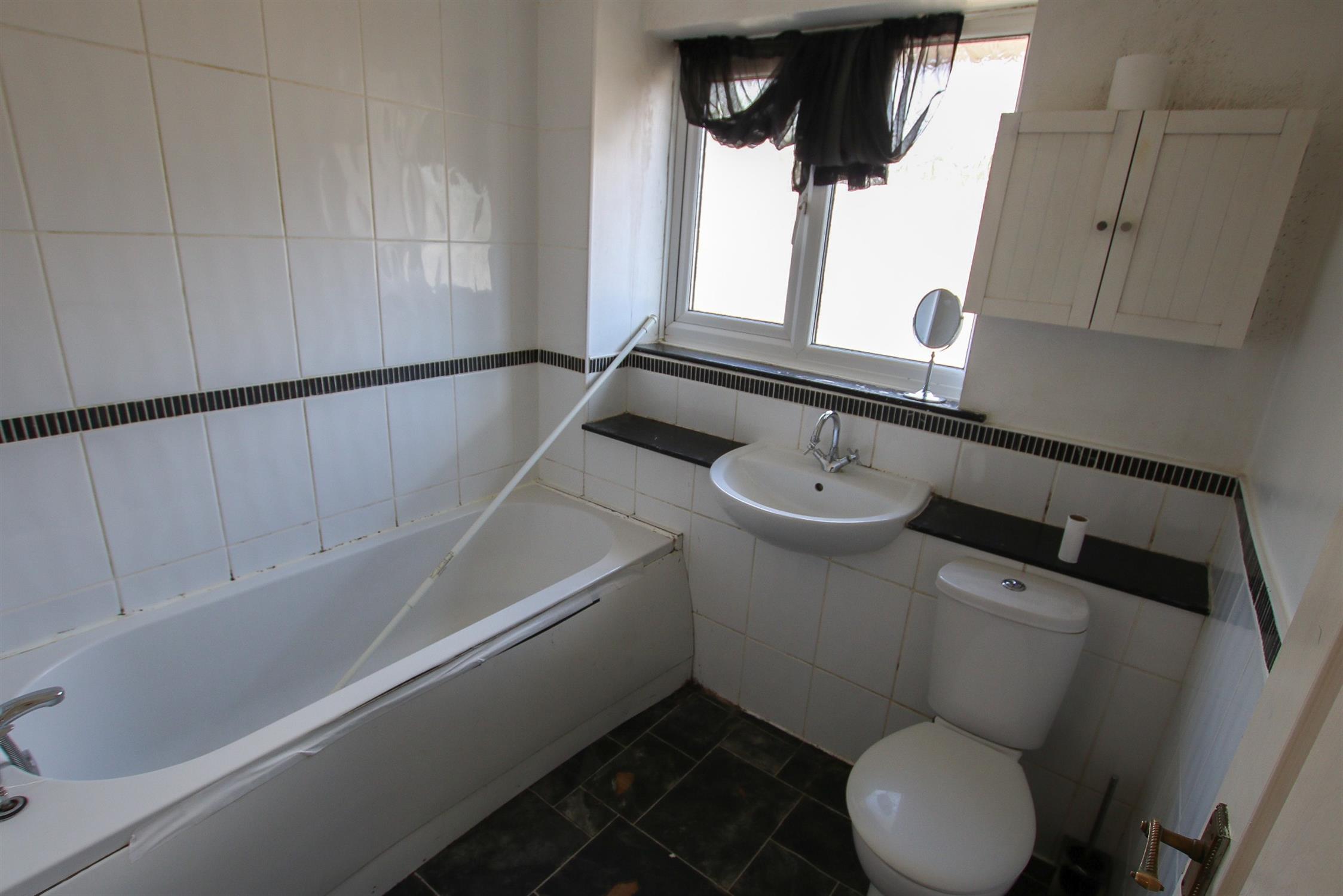 For Sale Dunster Close, Lordswood, Southampton, 3 Bedroom Property