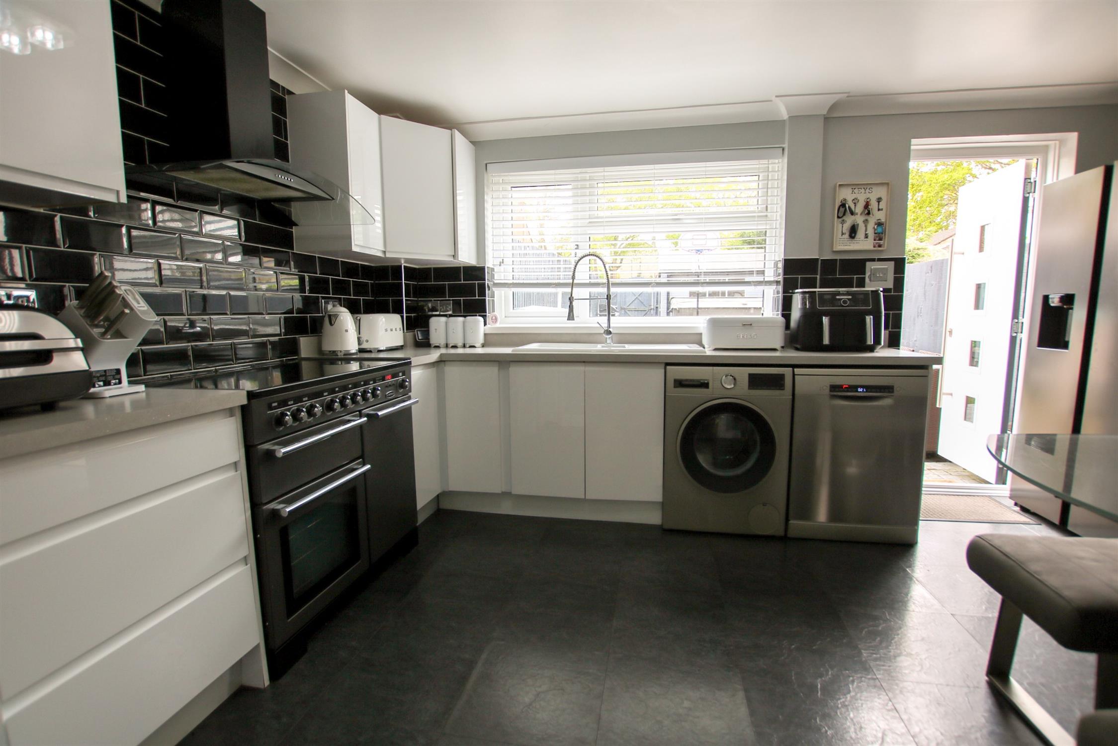 For Sale Petworth Gardens, Lordswood, Southampton, 3 Bedroom Property