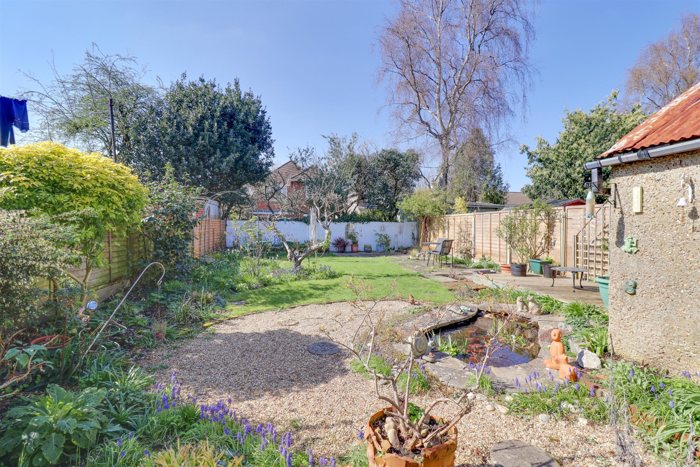 For Sale Hazeleigh Avenue, Woolston, 3 Bedroom Property from Field Palmer