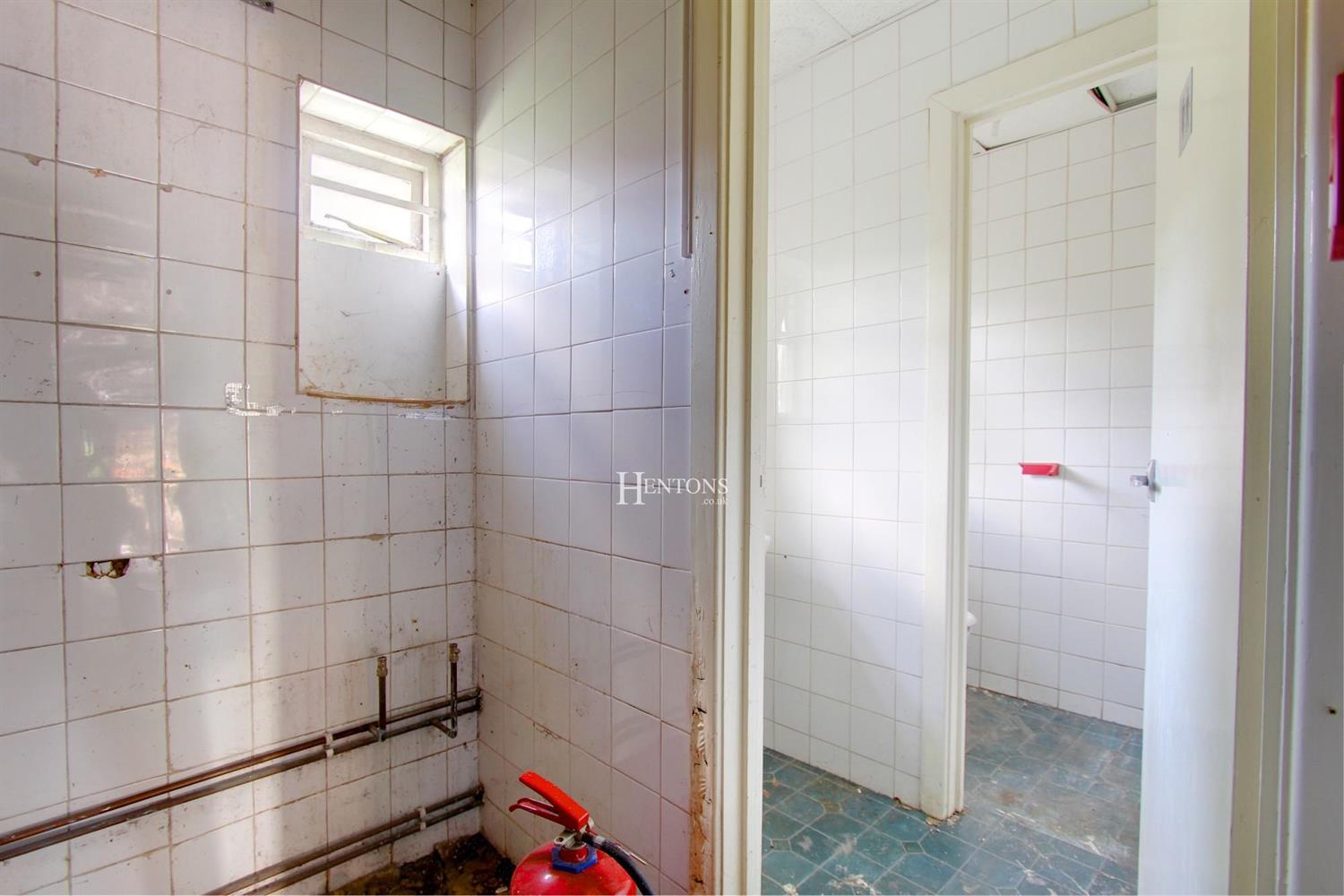 Property for sale in Whitchurch Road, Heath, Cardiff CF14 3LX Hentons