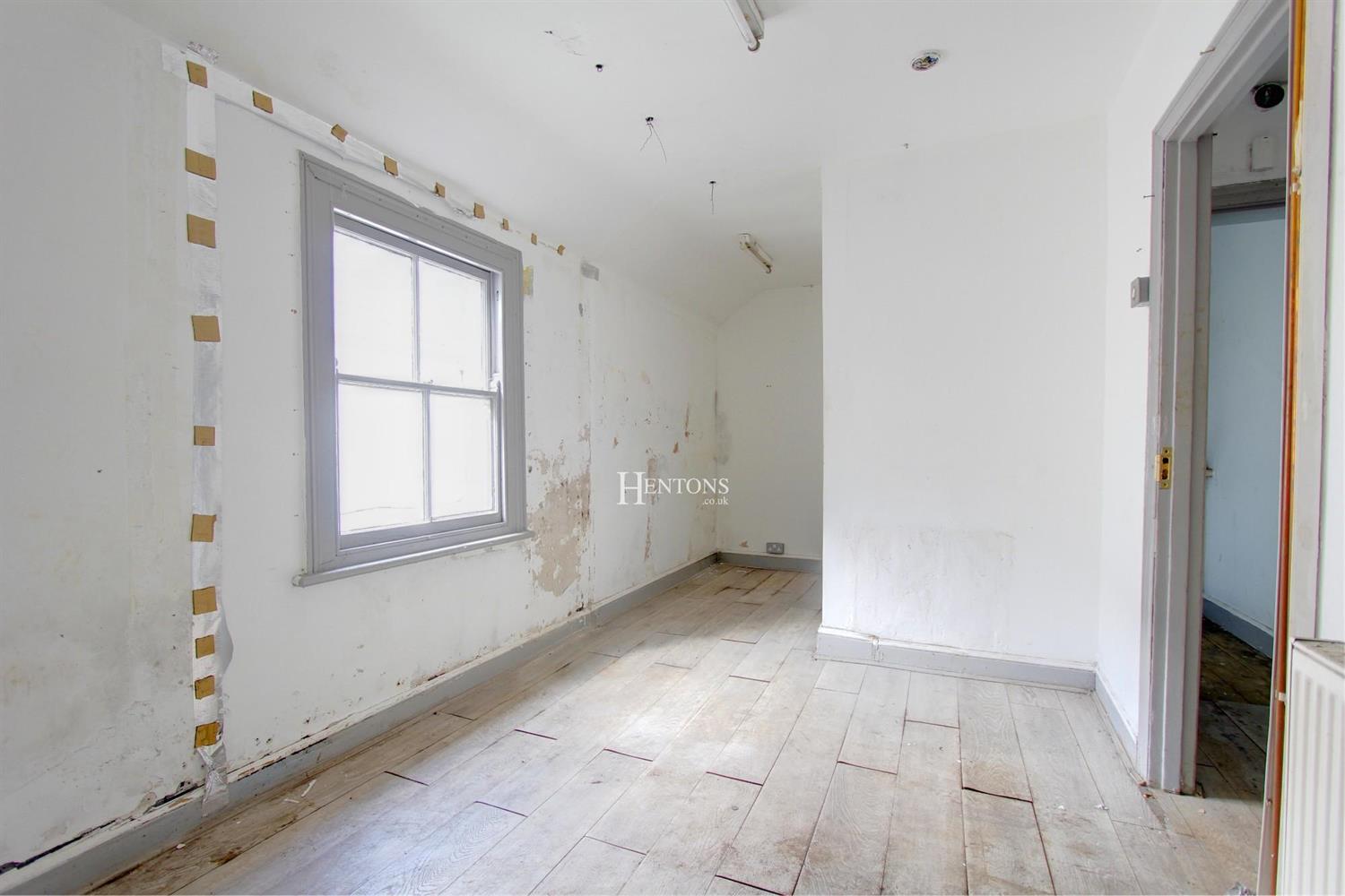 Property for sale in Whitchurch Road, Heath, Cardiff CF14 3LX Hentons