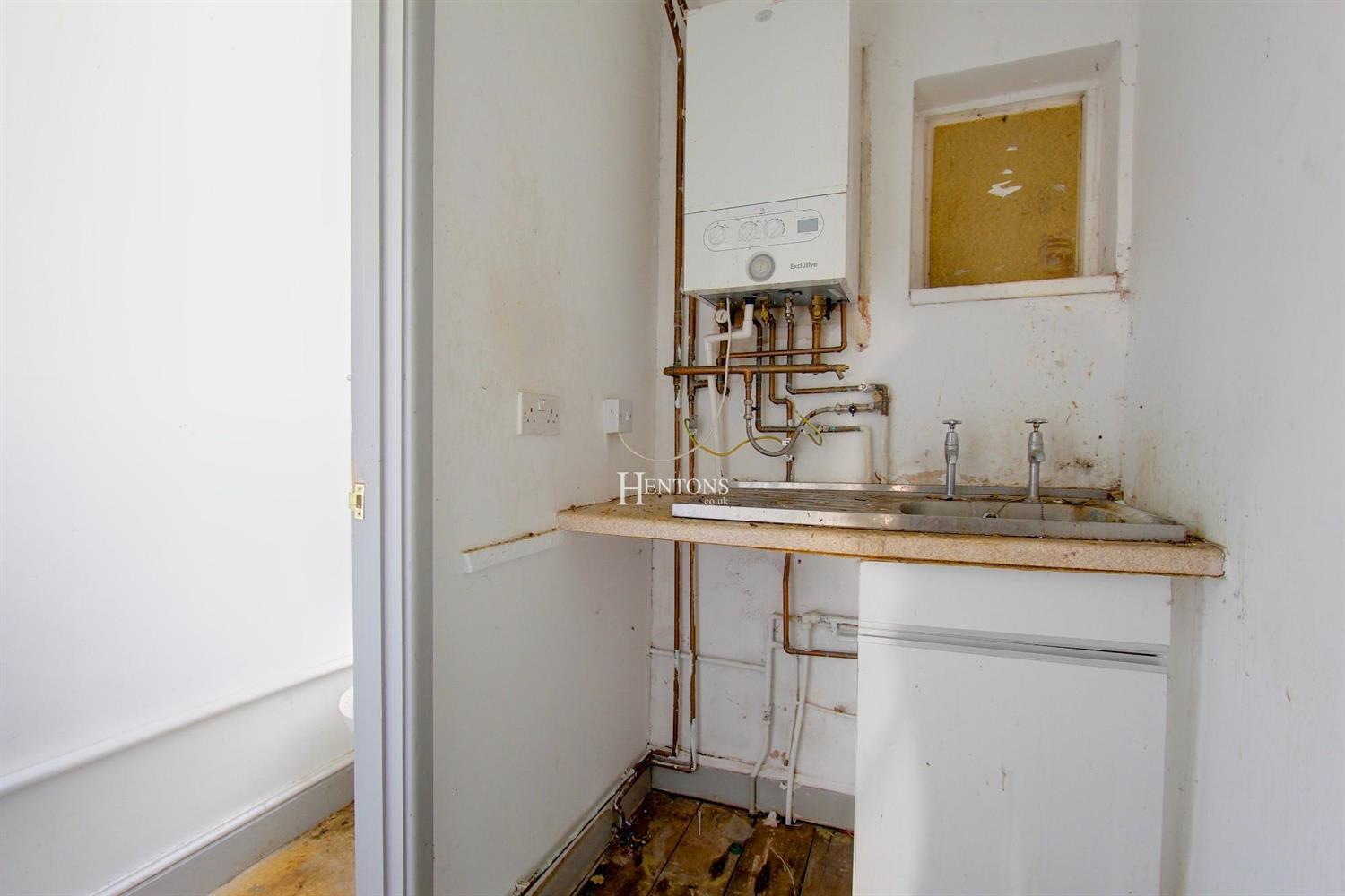 Property for sale in Whitchurch Road, Heath, Cardiff CF14 3LX Hentons