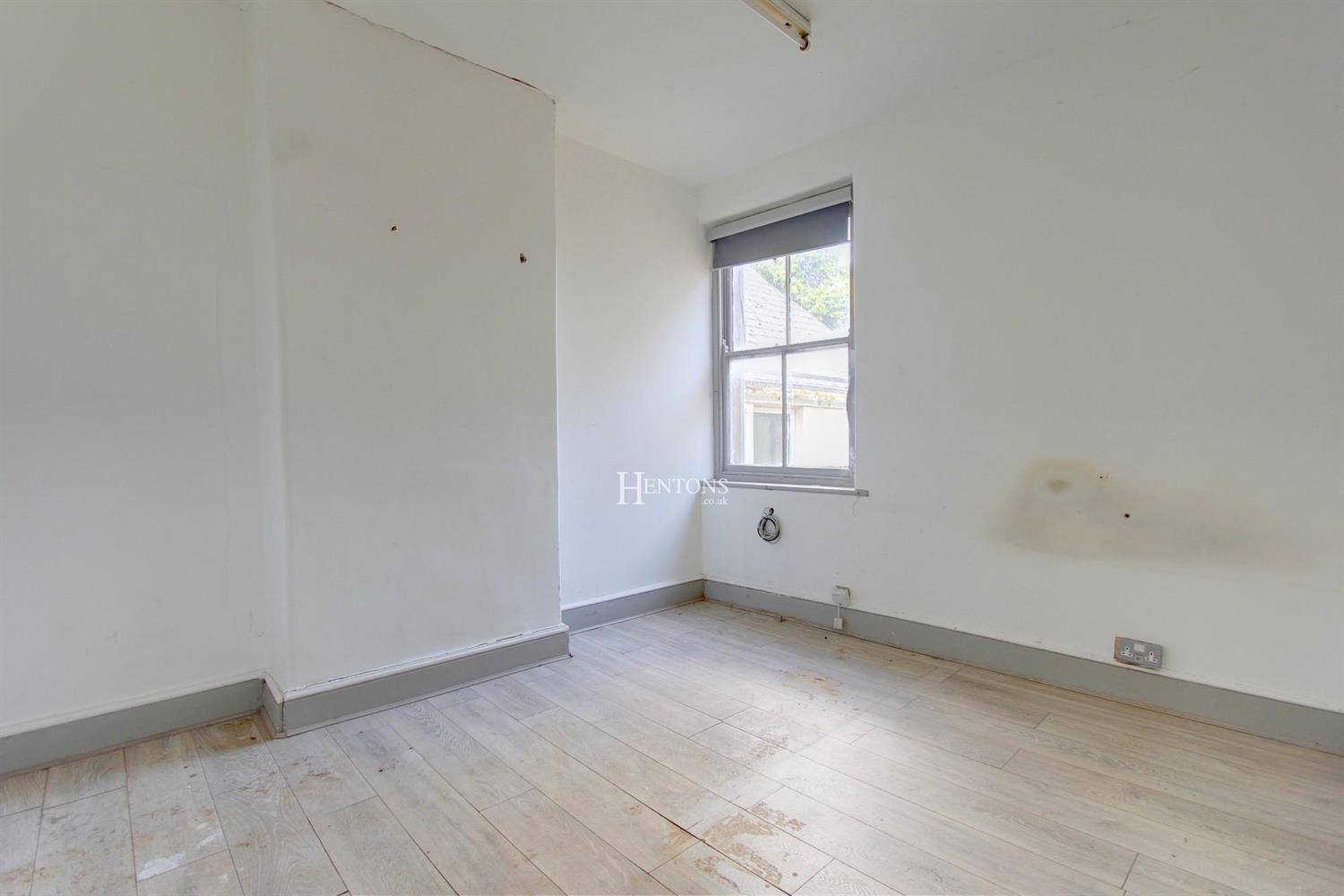 Property for sale in Whitchurch Road, Heath, Cardiff CF14 3LX Hentons