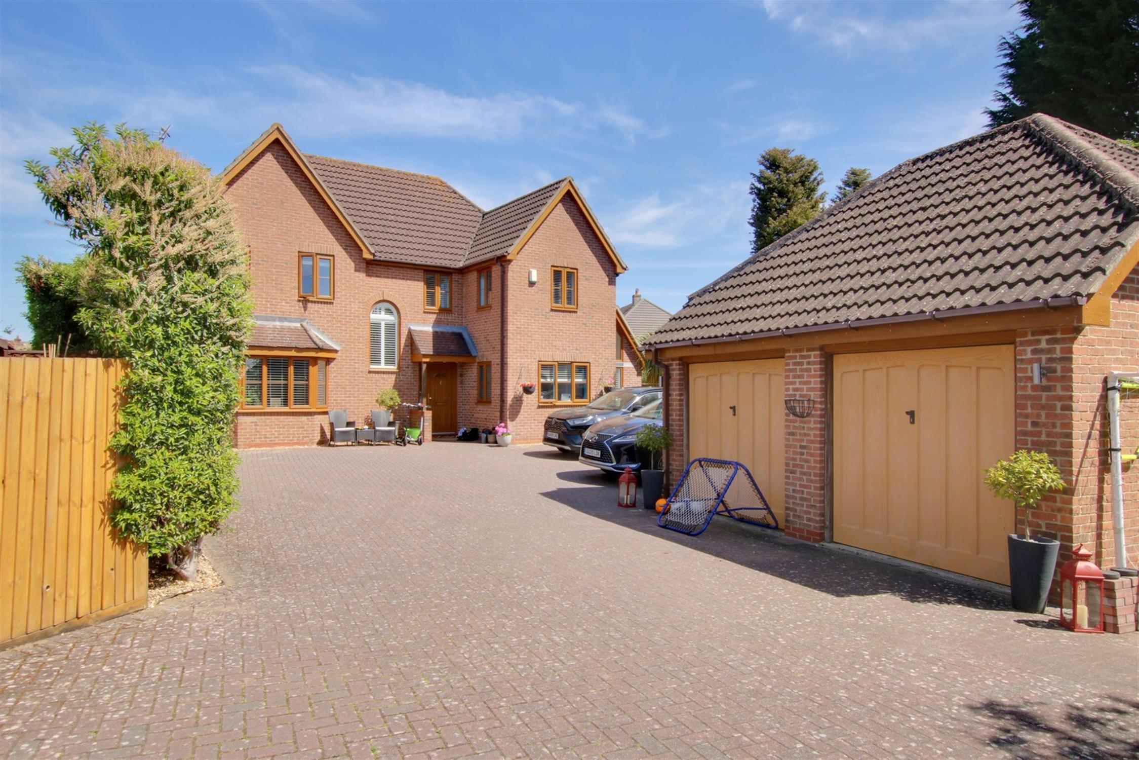 For Sale: Horton Heath, 4 Bedroom Property from Pearsons Estate Agents