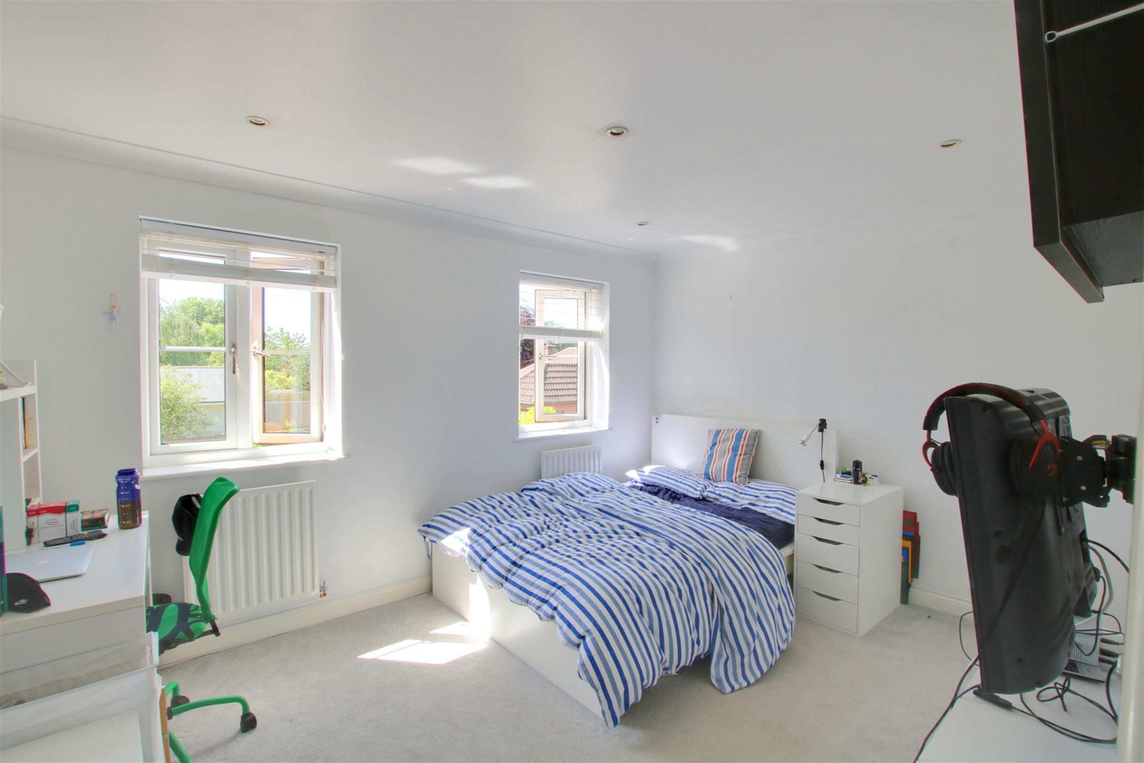 For Sale Horton Heath, 4 Bedroom Property from Pearsons Estate Agents