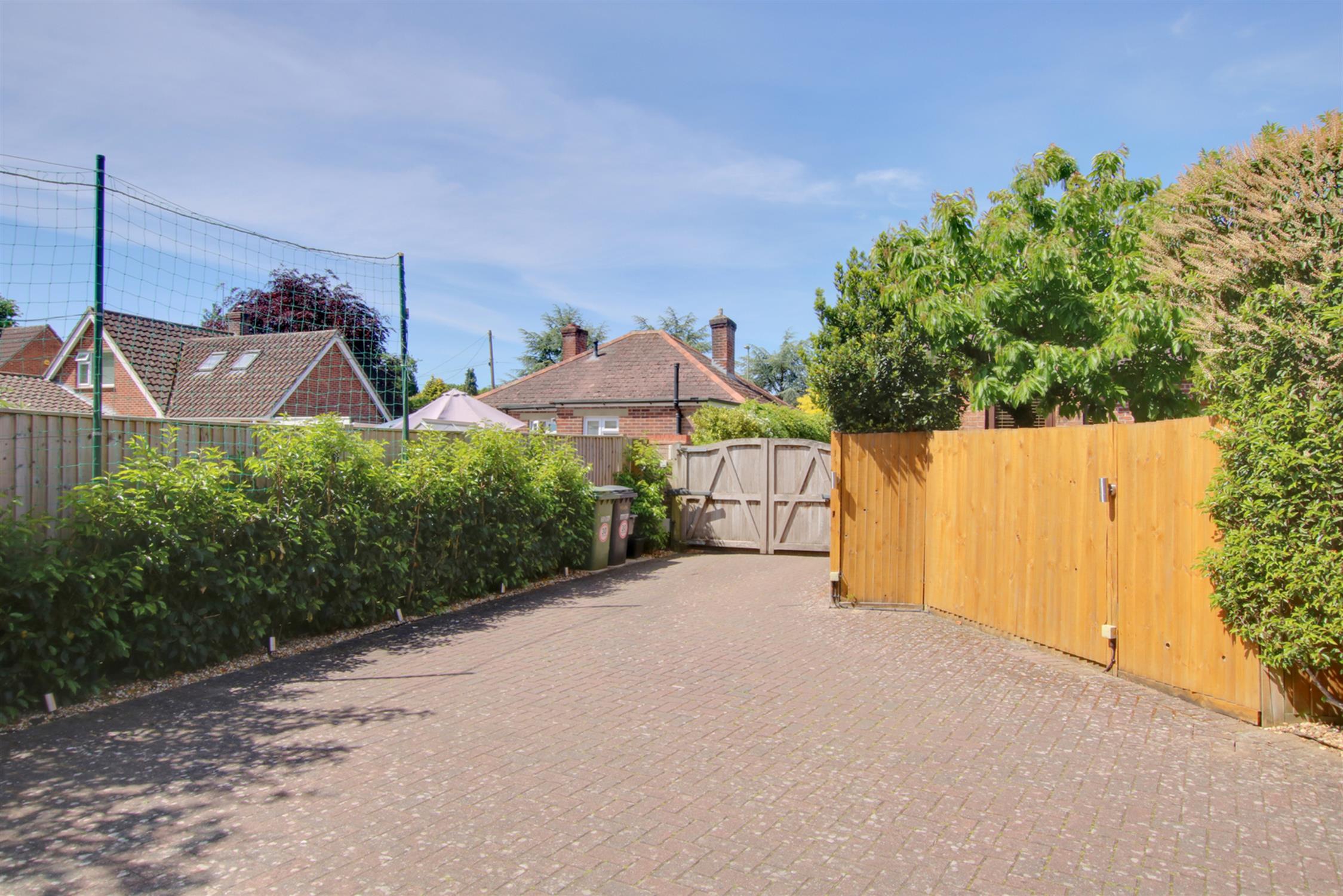 For Sale Horton Heath, 4 Bedroom Property from Pearsons Estate Agents