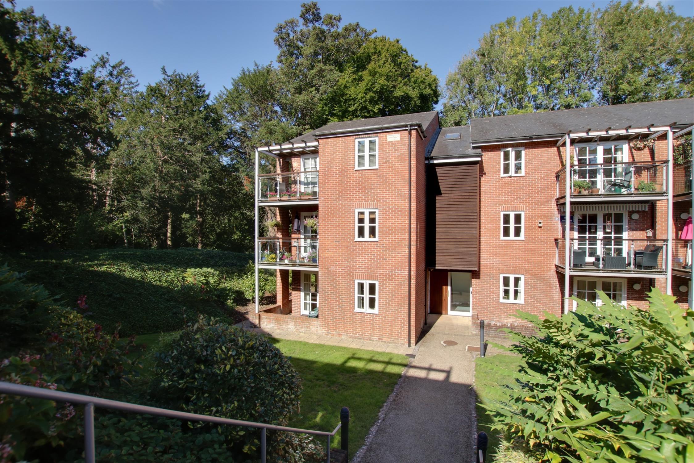 For Sale Waltham, 2 Bedroom Property from Pearsons Estate Agents