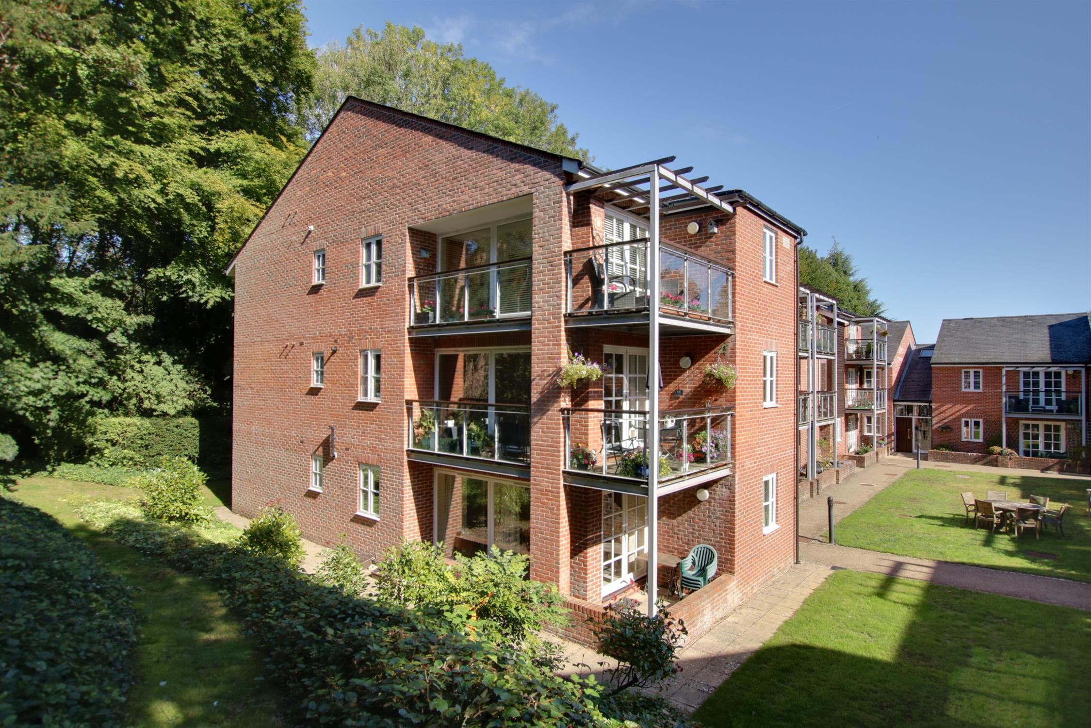 For Sale Waltham, 2 Bedroom Property from Pearsons Estate Agents