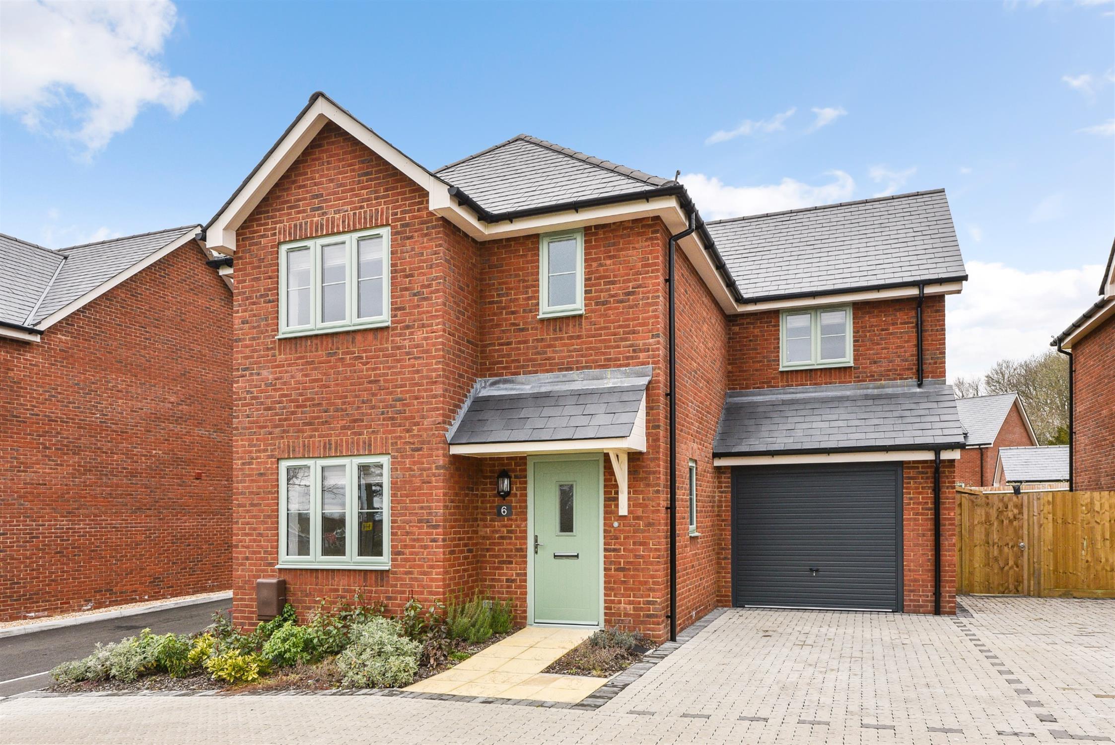 For Sale Swanmore Double Driveway Parking, 4 Bedroom Property from