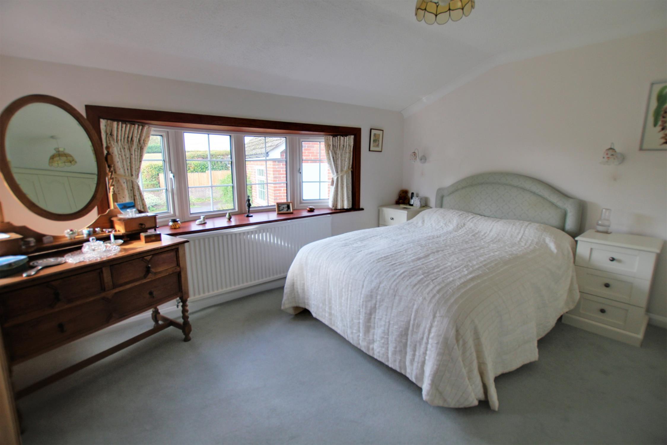 For Sale Clanfield, 3 Bedroom Property from Pearsons Estate Agents