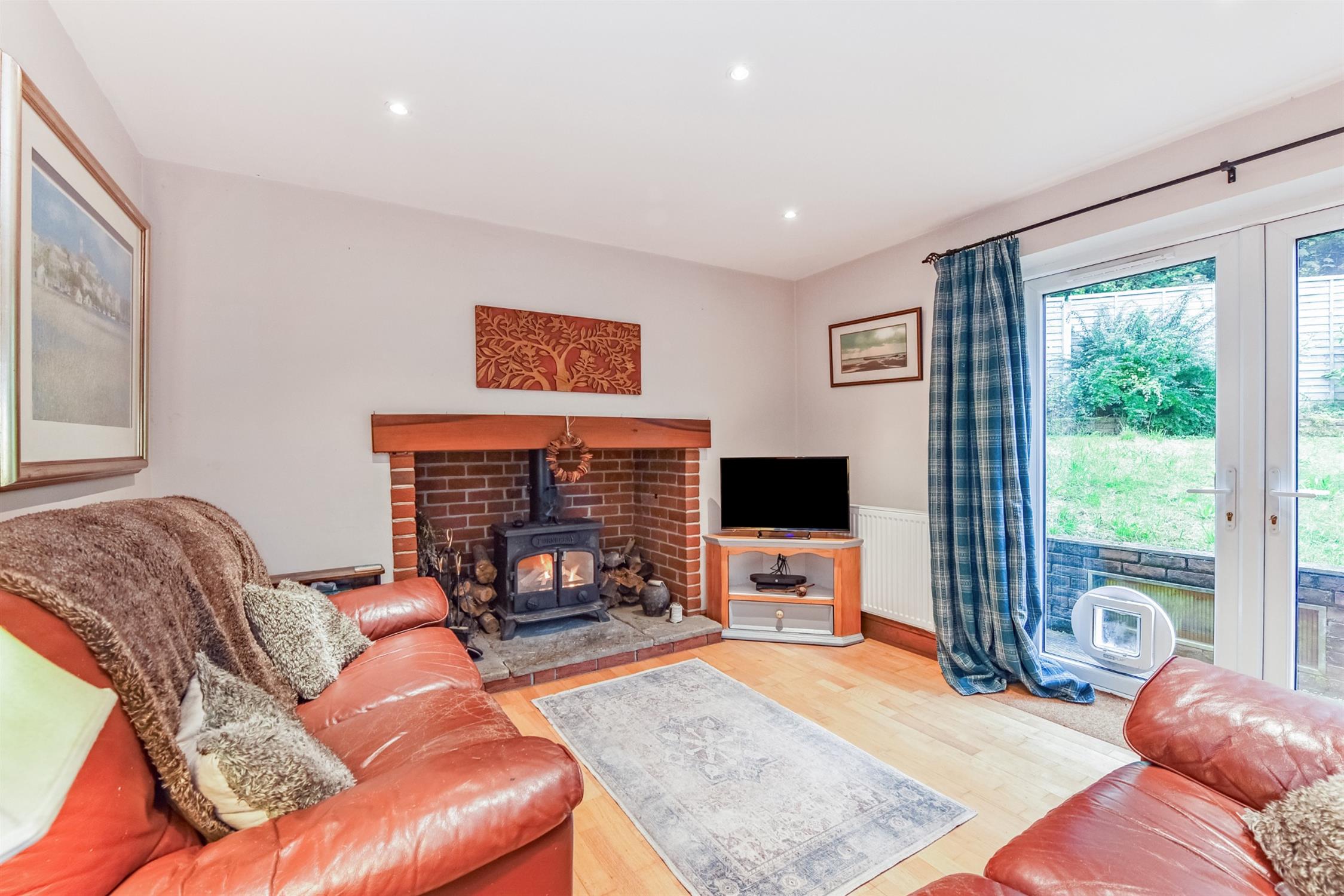 For Sale The Vale, Clanfield, 3 Bedroom Property from Pearsons Estate