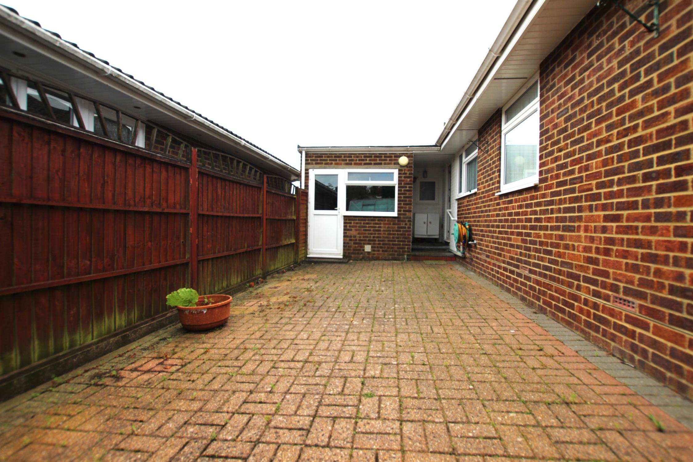 For Sale Clanfield, 3 Bedroom Property from Pearsons Estate Agents