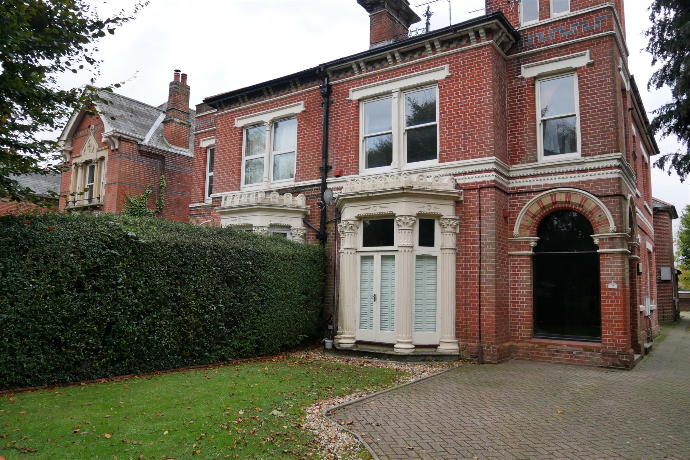 For Rent Cavendish Grove, Southampton Unfurnished, 1 Bedroom Property