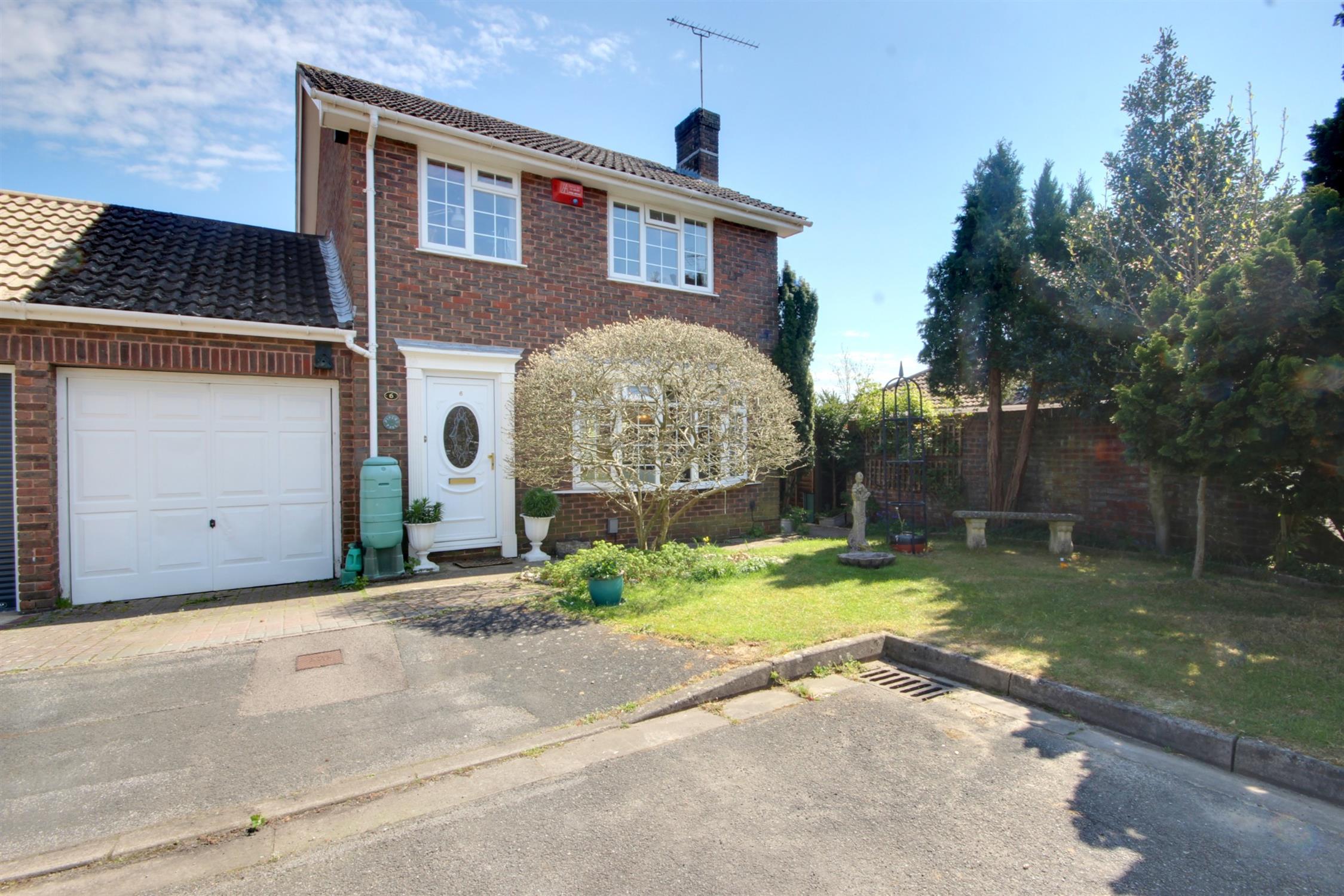 For Sale Waterlooville, 3 Bedroom Property from Pearsons Estate Agents