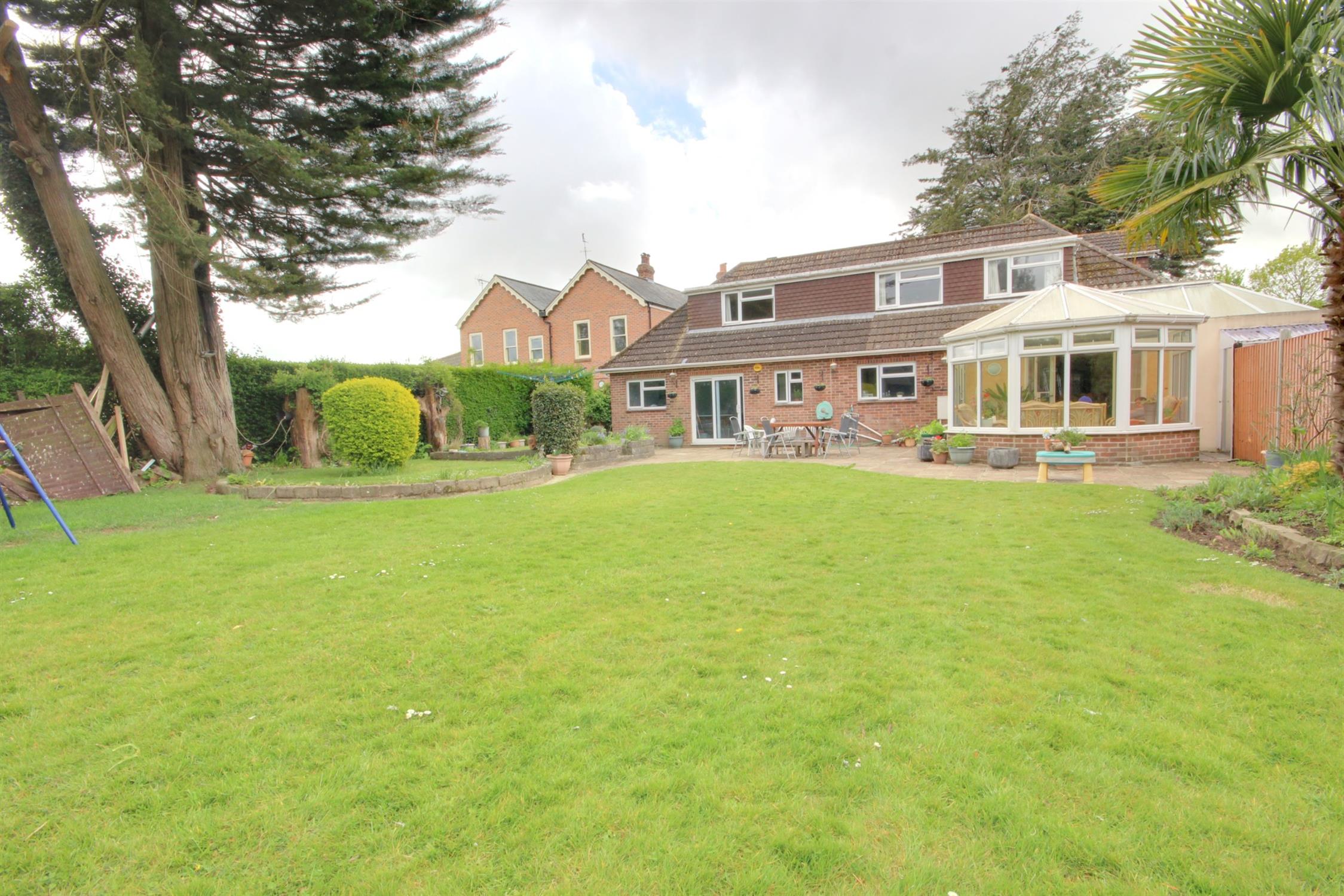 For Sale Waterlooville, 5 Bedroom Property from Pearsons Estate Agents
