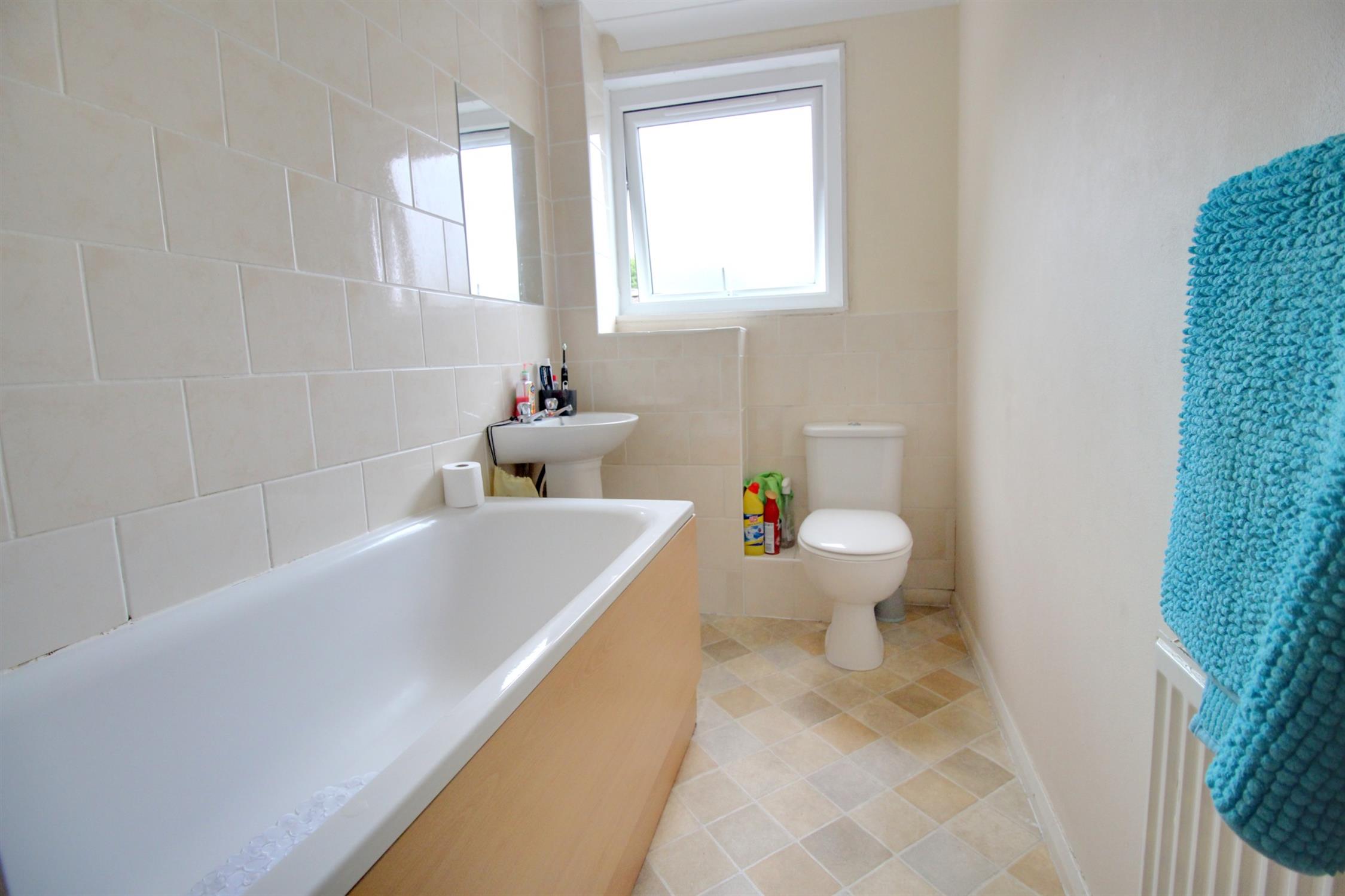 For Sale: Linnet Close, Cowplain, Waterlooville, 3 Bedroom Property 