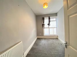 Estate Agents in Lettings : Chiltern Hills : 3 Bedroom Apartment : London Road, : £1,995 pcm : Click here for more details on this property