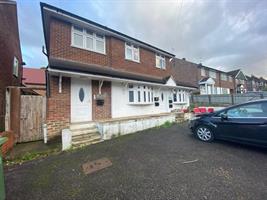 Estate Agents in Lettings : Chiltern Hills : 0 Bedroom Flat : Desborough Avenue, : £950 pcm : Click here for more details on this property