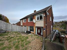 Estate Agents in Lettings : Chiltern Hills : 4 Bedroom Semi-Detached House : Deeds Grove, Hp12 : Fixed Price £185 pw : Click here for more details on this property