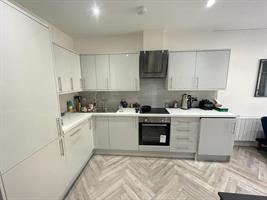 Estate Agents in Lettings : Chiltern Hills : 1 Bedroom Flat : Castle Street, Hp13 : £1,300 pcm : Click here for more details on this property