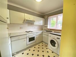 Estate Agents in Lettings : Chiltern Hills : 1 Bedroom Maisonette : Carrington Road, Hp12 : £1,150 pcm : Click here for more details on this property