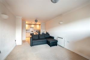 Estate Agents in Lettings : Chiltern Hills : 2 Bedroom Flat : Buckingham Avenue, Slough : £250,000 : Click here for more details on this property