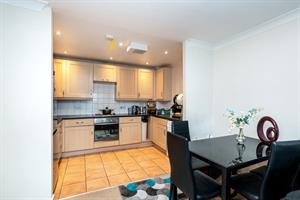 Estate Agents in Lettings : Chiltern Hills : 2 Bedroom Flat : Buckingham Avenue, Slough : £250,000 : Click here for more details on this property