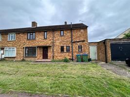 Estate Agents in Lettings : Chiltern Hills : 4 Bedroom Semi-Detached House : Churchill Avenue, Aylesbury : £3,200 pcm : Click here for more details on this property