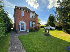 Estate Agents in Lettings : Chiltern Hills : 3 Bedroom Detached House : Winchbottom Lane, Little Marlow : £3,000 pcm : Click here for more details on this property
