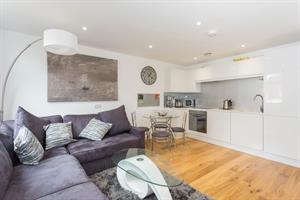 Estate Agents in Lettings : Chiltern Hills : 2 Bedroom Flat : Gravel Hill, : £375,000 : Click here for more details on this property