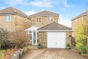 Estate Agents in Lettings : Chiltern Hills : 3 Bedroom Detached House : Clayfield Drive, Bradford : £1,100 pcm : Click here for more details on this property