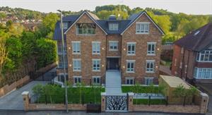 Estate Agents in Lettings : Chiltern Hills : 2 Bedroom Apartment : West Wycombe Road, High Wycombe : £1,750 pcm : Click here for more details on this property