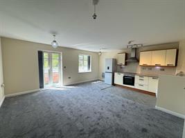 Estate Agents in Lettings : Chiltern Hills : 2 Bedroom Flat : Simmonds Court, High Wycombe : £1,400 pcm : Click here for more details on this property