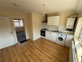 Estate Agents in Lettings : Chiltern Hills : 1 Bedroom Flat : 49-50 Oxford Road, High Wycombe : £975 pcm : Click here for more details on this property