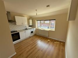 Estate Agents in Lettings : Chiltern Hills : 1 Bedroom Flat : 49-50 Oxford Road, High Wycombe : £975 pcm : Click here for more details on this property