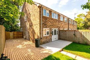 Estate Agents in Lettings : Chiltern Hills : 4 Bedroom Terraced House : Boyn Valley Road, : £575,000 : Click here for more details on this property
